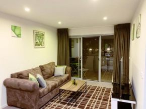 Tranquil, Relaxing Forrest Style Apartment - Braddon CBD